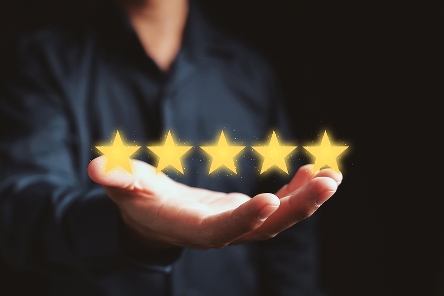 A man holding five stars, representing the high quality of Vista Clinical's service.